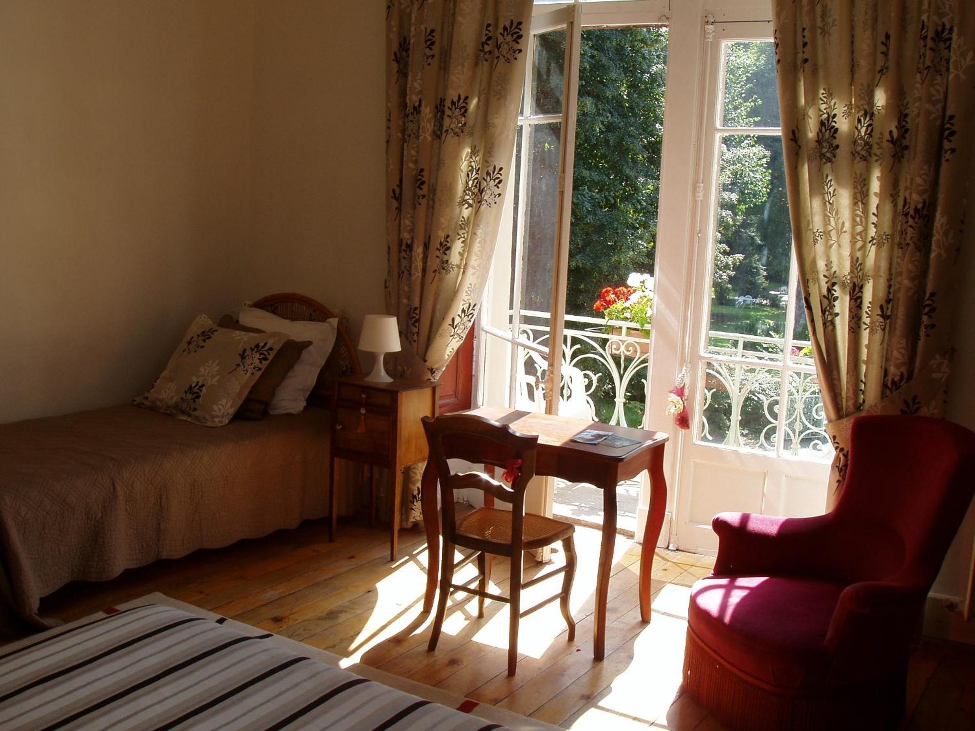 Bagnères-de-LuchonCastel De La Pique住宿加早餐旅馆 客房 照片