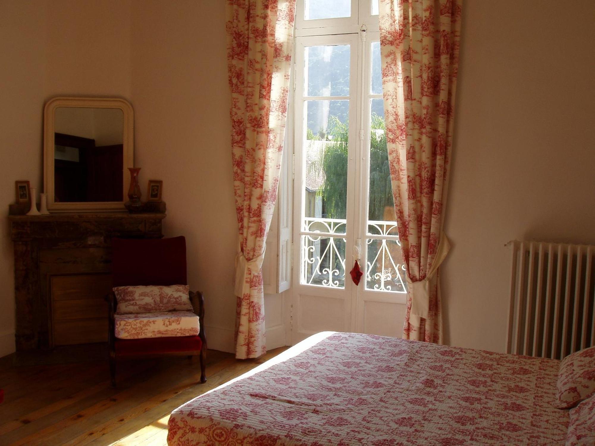 Bagnères-de-LuchonCastel De La Pique住宿加早餐旅馆 客房 照片